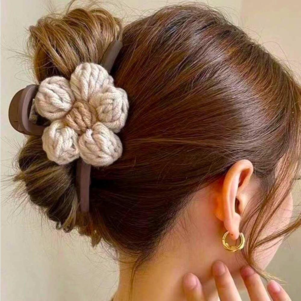 Crochet Flower Hair Claw Clip NEW 🏷️